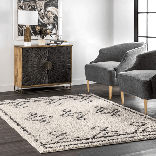 Large Rug Off-White Rug Boho Look Design With a Diamond Pattern 5' 3" x 7' 7"